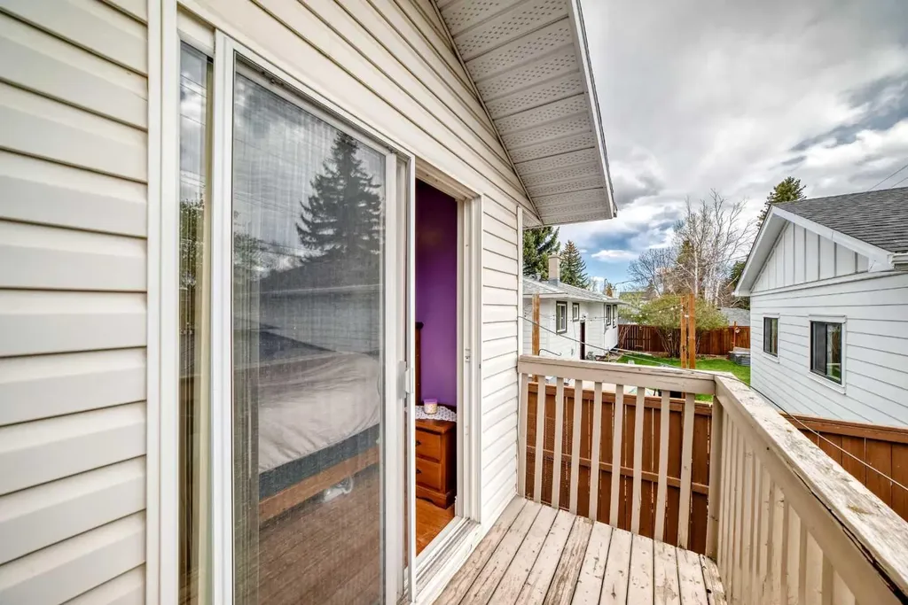4039 5 Avenue SW Calgary AB T3C0C2