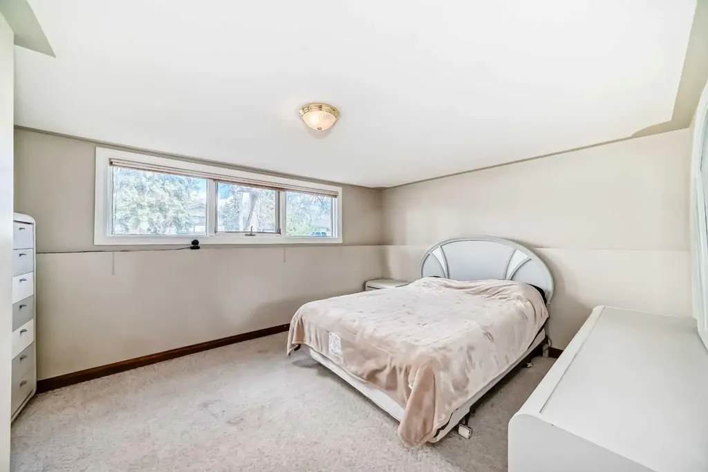 4039 5 Avenue SW Calgary AB T3C0C2