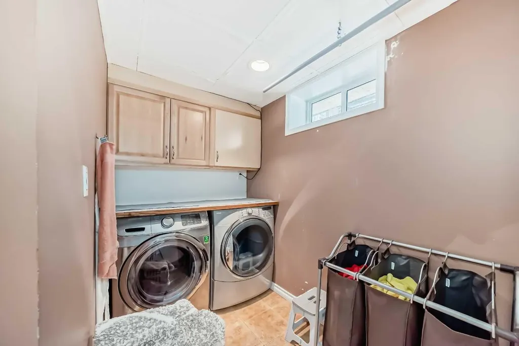 4039 5 Avenue SW Calgary AB T3C0C2