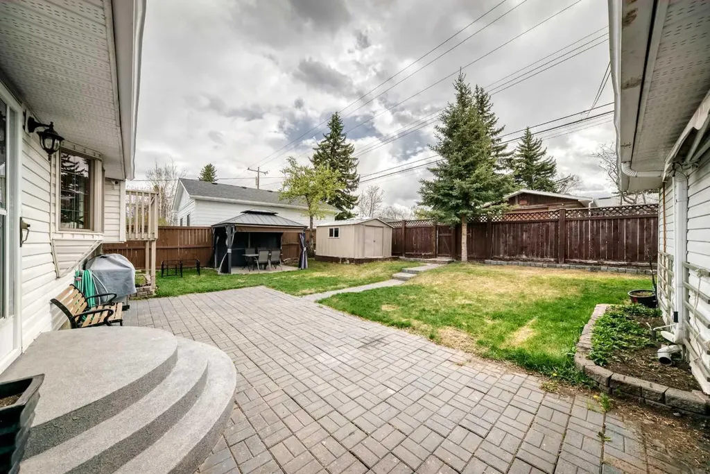 4039 5 Avenue SW Calgary AB T3C0C2