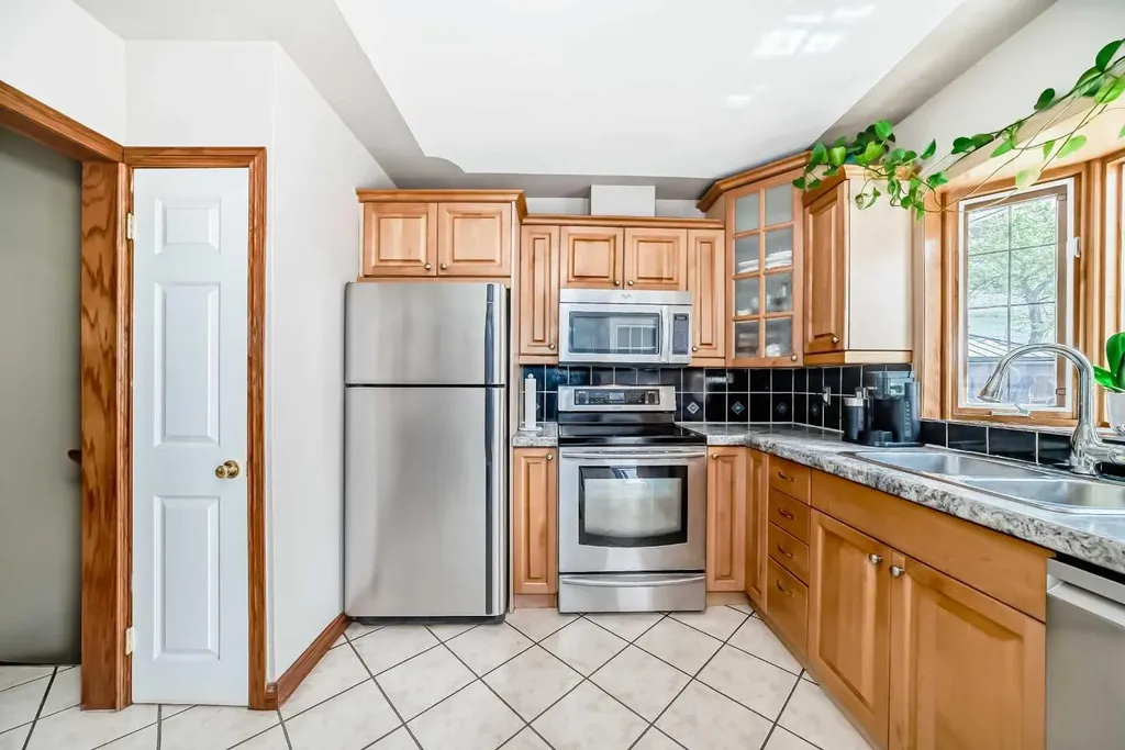 4039 5 Avenue SW Calgary AB T3C0C2