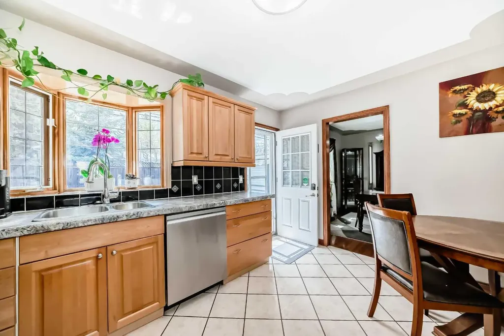 4039 5 Avenue SW Calgary AB T3C0C2