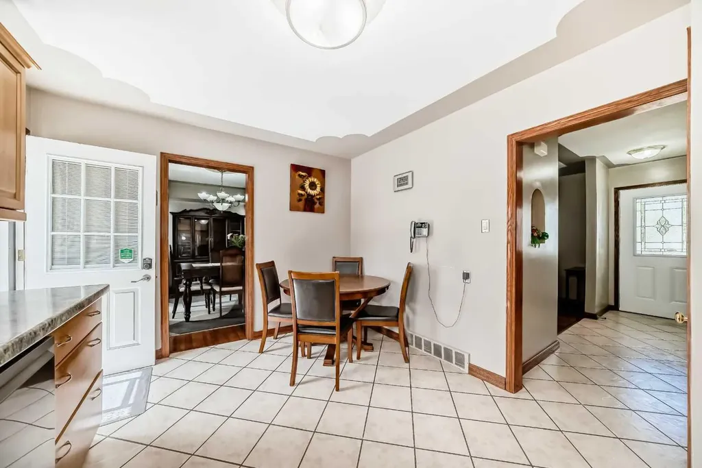 4039 5 Avenue SW Calgary AB T3C0C2