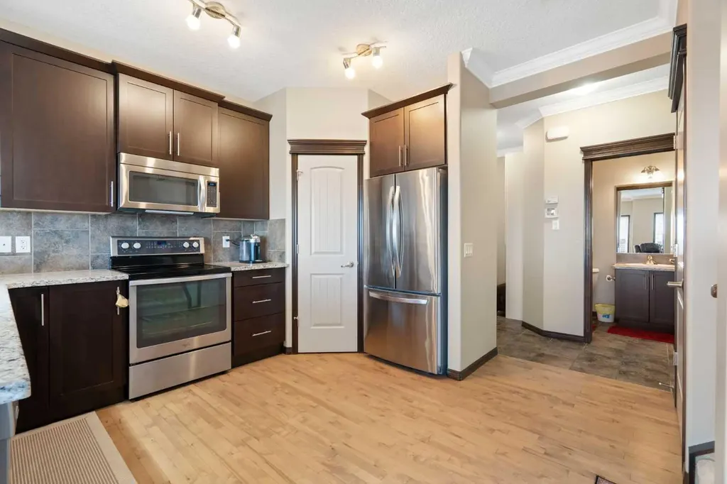 196 Nolanfield Way NW Calgary AB T3R 0M4
