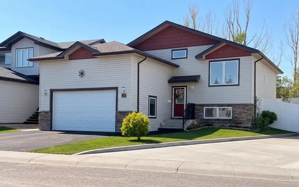 39 Greenwood Court SW Medicine Hat AB T1A7X7