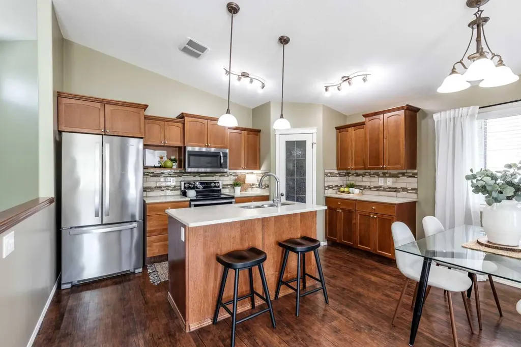 39 Greenwood Court SW Medicine Hat AB T1A7X7