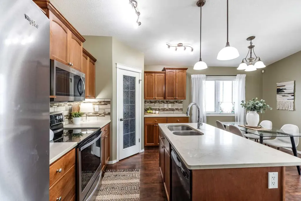 39 Greenwood Court SW Medicine Hat AB T1A7X7