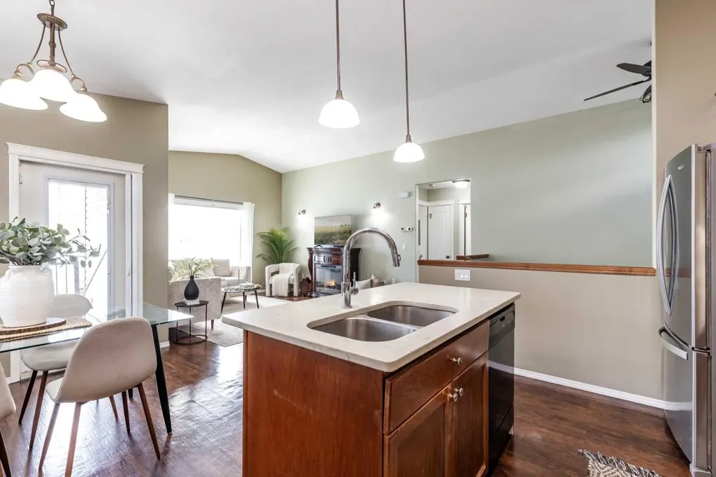 39 Greenwood Court SW Medicine Hat AB T1A7X7