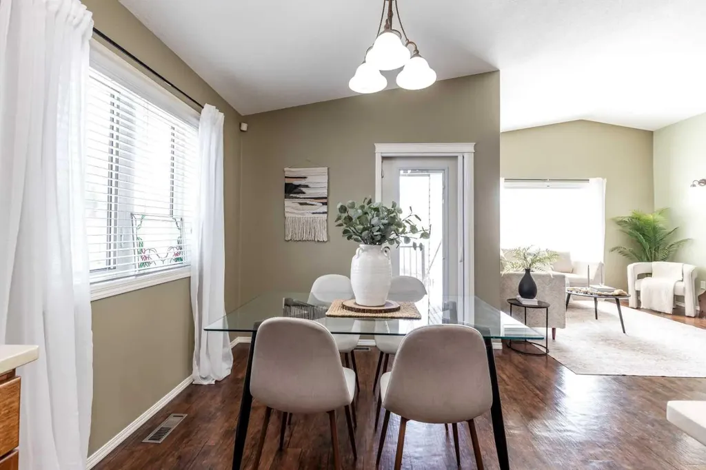 39 Greenwood Court SW Medicine Hat AB T1A7X7