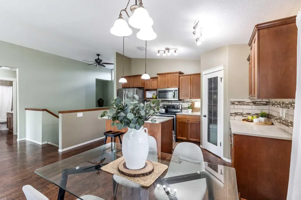 39 Greenwood Court SW Medicine Hat AB T1A7X7