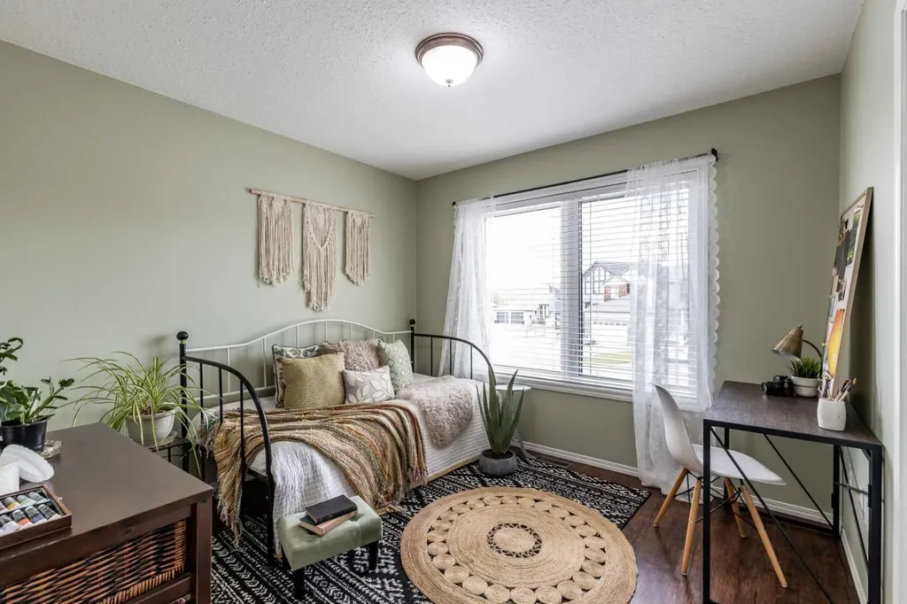 39 Greenwood Court SW Medicine Hat AB T1A7X7