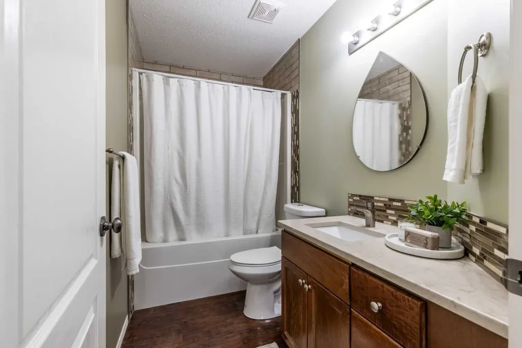 39 Greenwood Court SW Medicine Hat AB T1A7X7