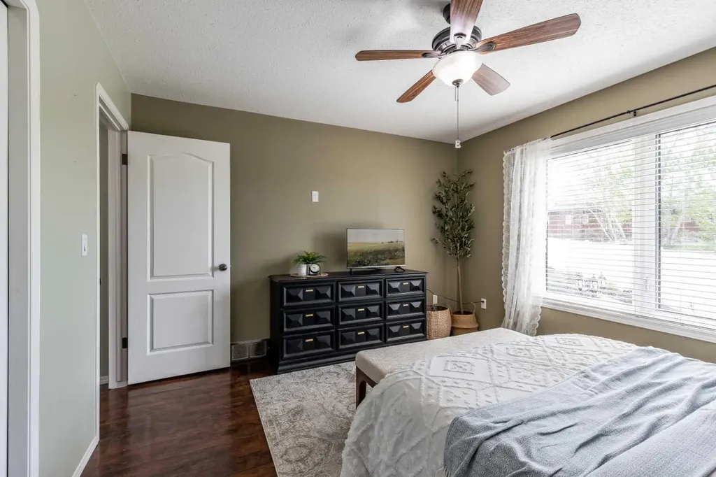 39 Greenwood Court SW Medicine Hat AB T1A7X7