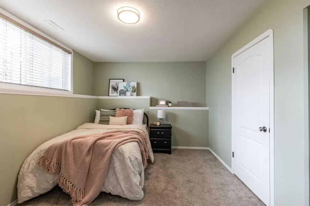 39 Greenwood Court SW Medicine Hat AB T1A7X7