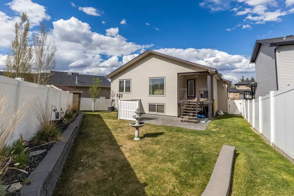 39 Greenwood Court SW Medicine Hat AB T1A7X7