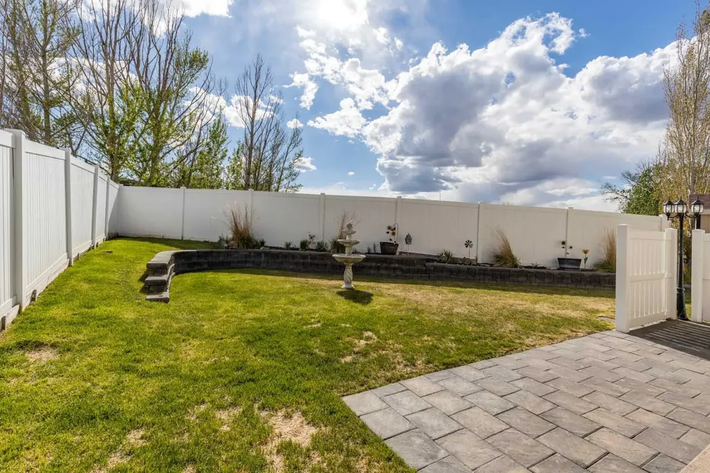 39 Greenwood Court SW Medicine Hat AB T1A7X7
