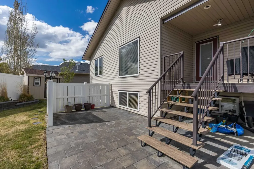 39 Greenwood Court SW Medicine Hat AB T1A7X7