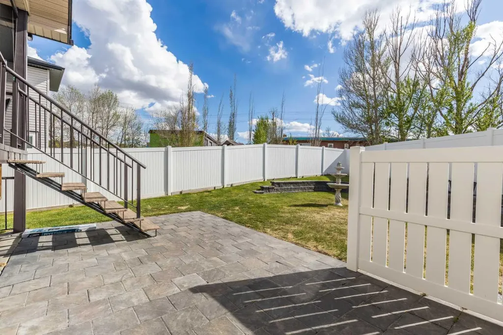 39 Greenwood Court SW Medicine Hat AB T1A7X7