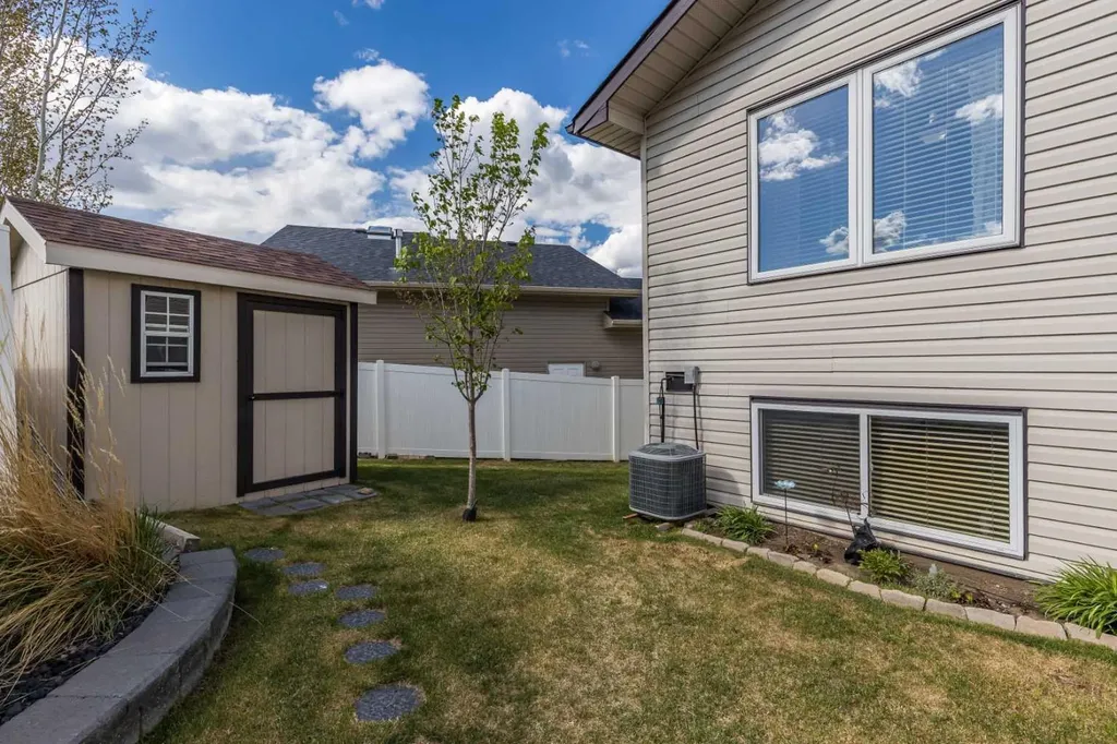 39 Greenwood Court SW Medicine Hat AB T1A7X7