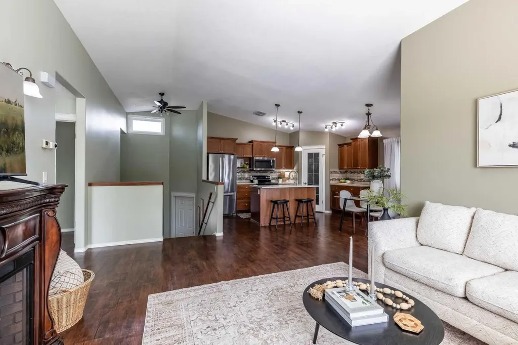 39 Greenwood Court SW Medicine Hat AB T1A7X7