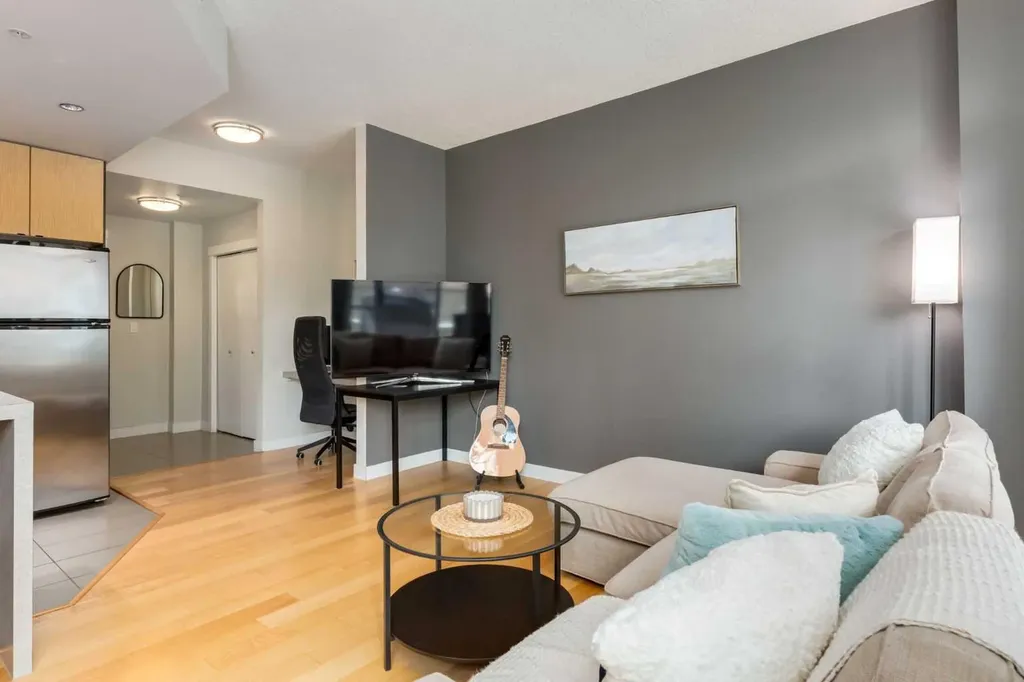788 12 Avenue SW Calgary AB T2R 0H1
