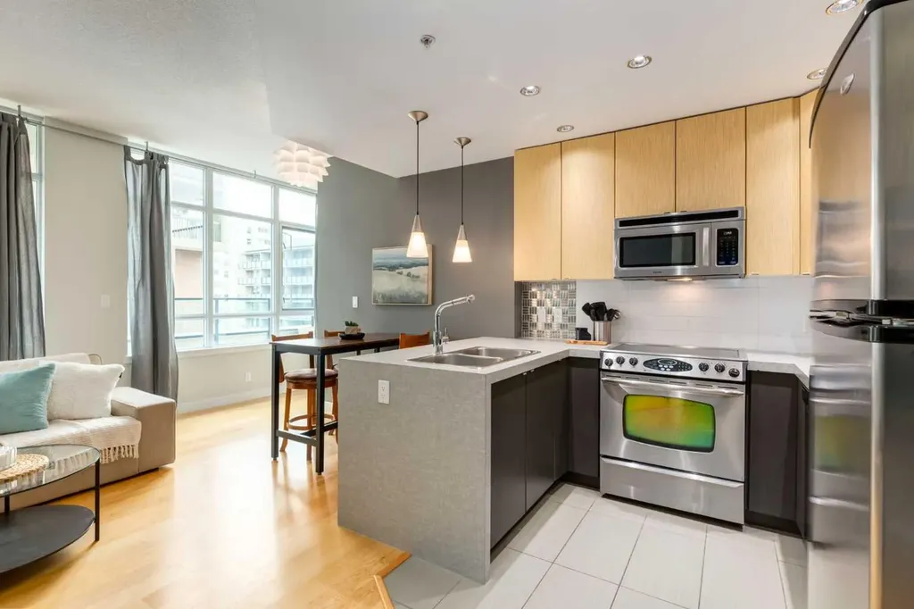 788 12 Avenue SW Calgary AB T2R 0H1