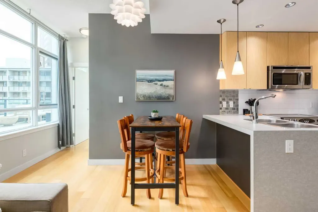 788 12 Avenue SW Calgary AB T2R 0H1