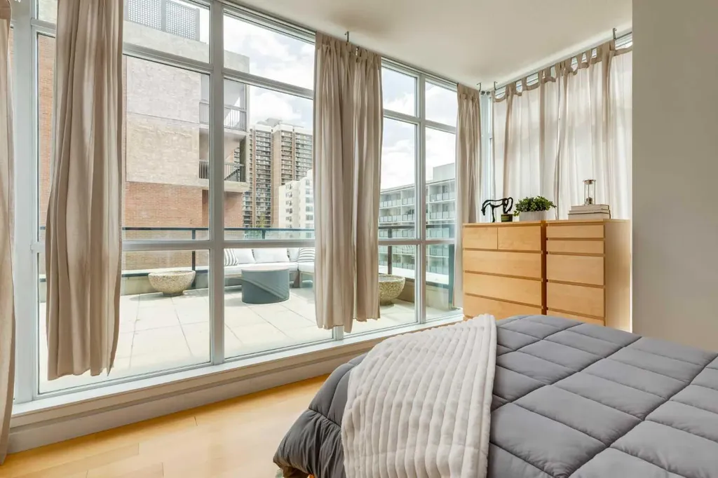 788 12 Avenue SW Calgary AB T2R 0H1