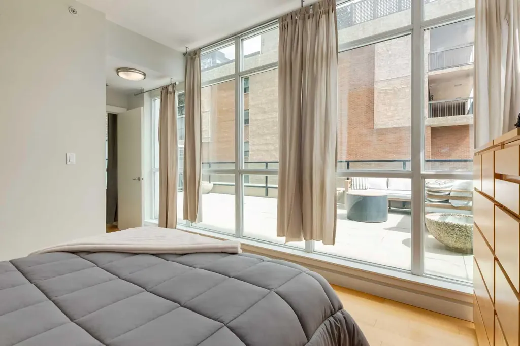 788 12 Avenue SW Calgary AB T2R 0H1