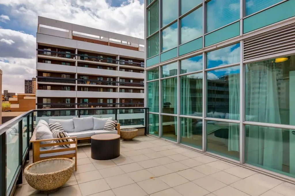 788 12 Avenue SW Calgary AB T2R 0H1