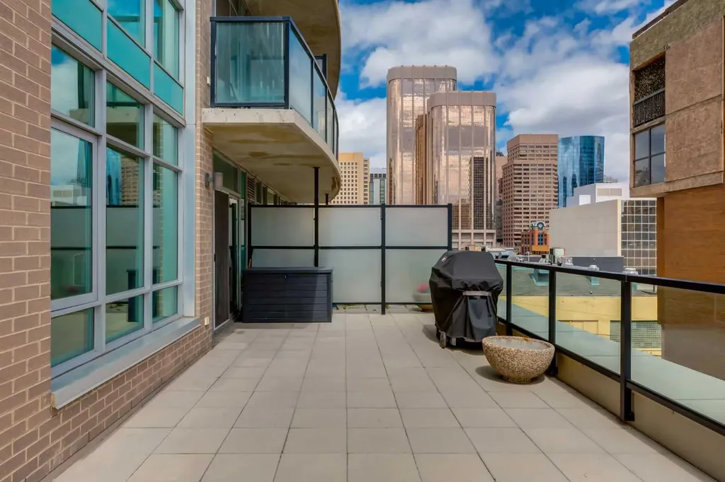 788 12 Avenue SW Calgary AB T2R 0H1