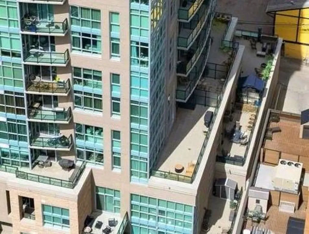 788 12 Avenue SW Calgary AB T2R 0H1