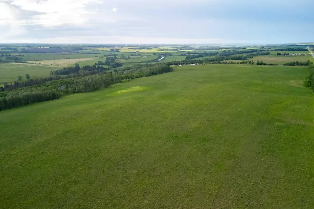 SW 15-32-4w5m Township Road 322 Rural Mountain View County AB T0M 1X0