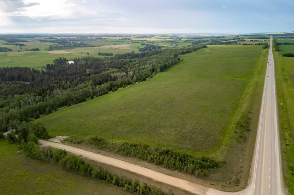SW 15-32-4w5m Township Road 322 Rural Mountain View County AB T0M 1X0