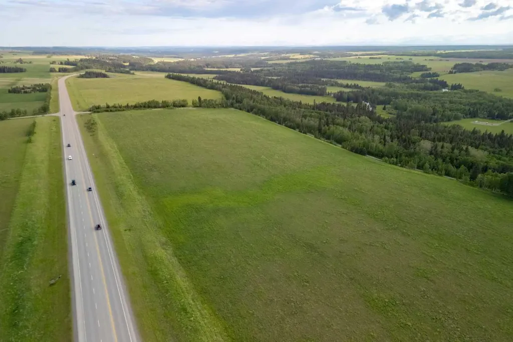 SW 15-32-4w5m Township Road 322 Rural Mountain View County AB T0M 1X0