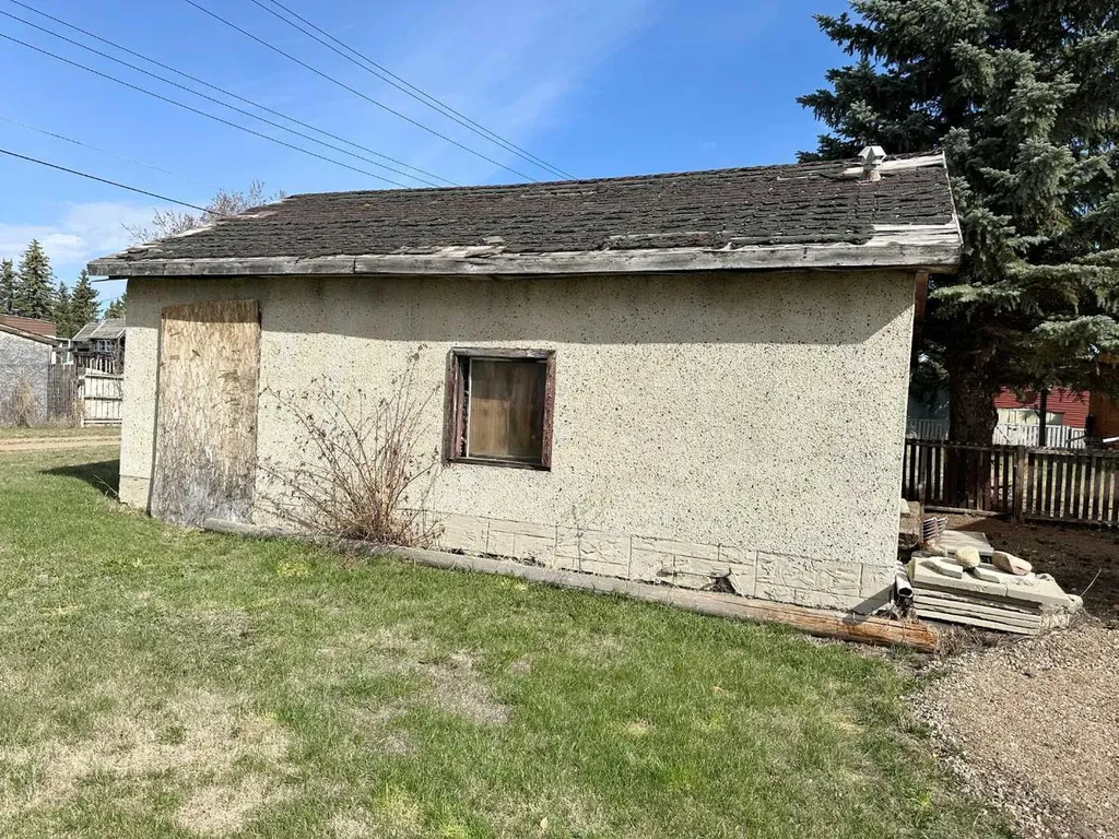 5242 46 Street Mannville AB T0B 2W0