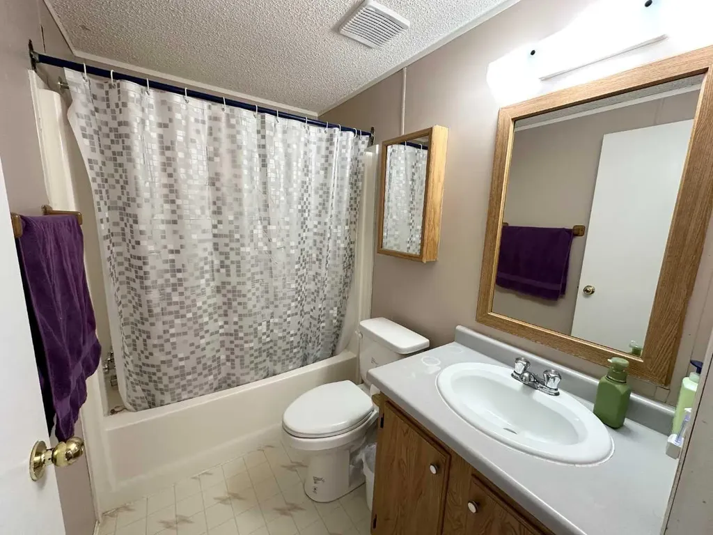 5242 46 Street Mannville AB T0B 2W0