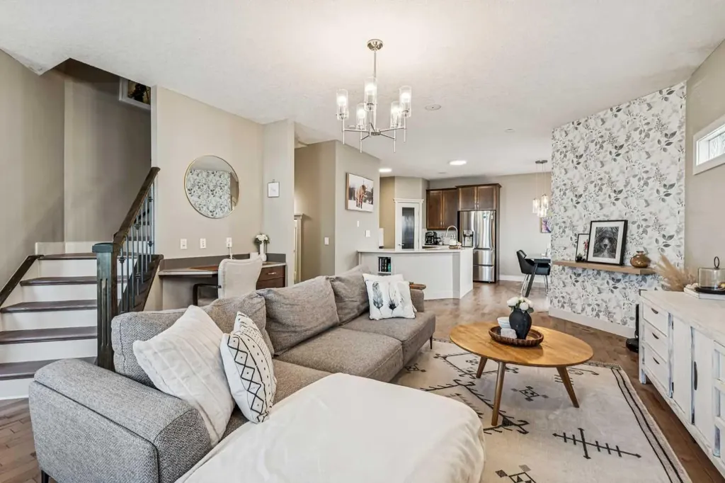 217 17 Avenue NE Calgary AB T2E1L9