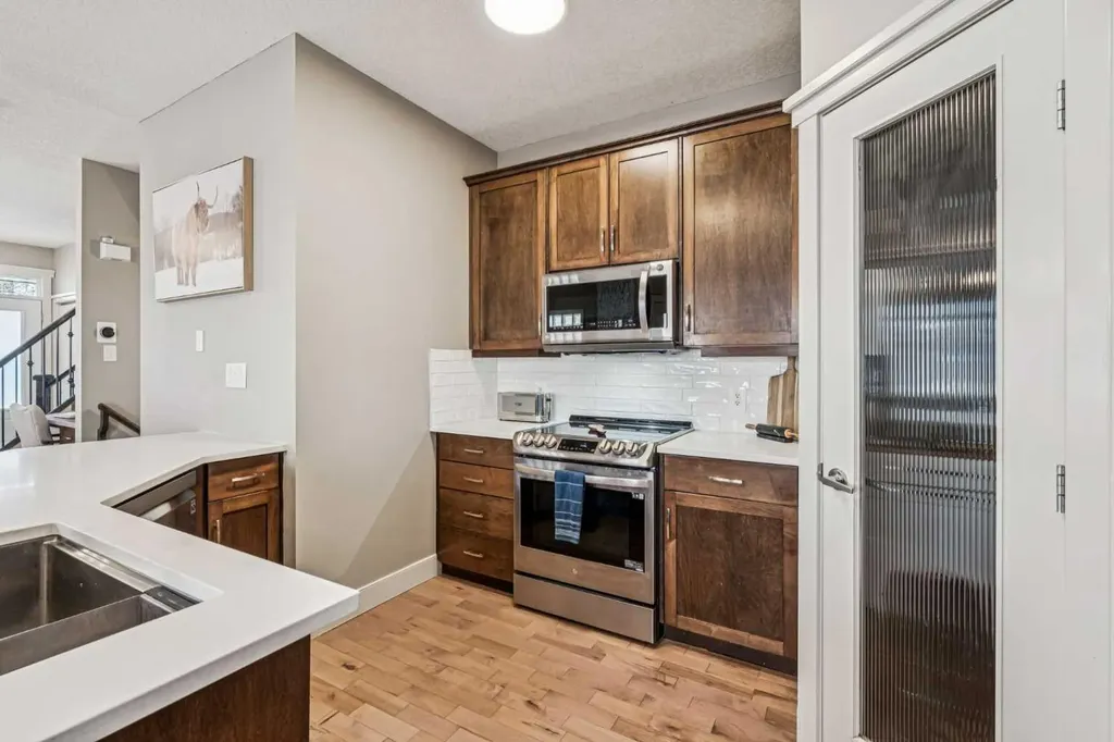 217 17 Avenue NE Calgary AB T2E1L9