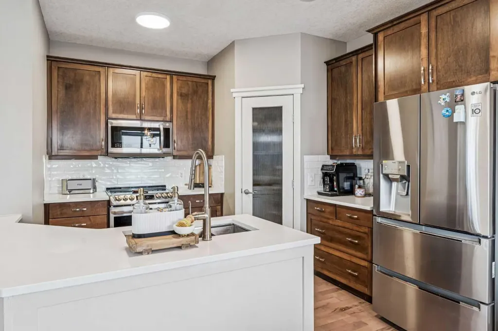 217 17 Avenue NE Calgary AB T2E1L9