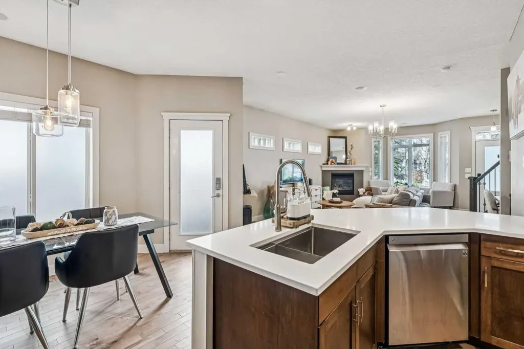 217 17 Avenue NE Calgary AB T2E1L9