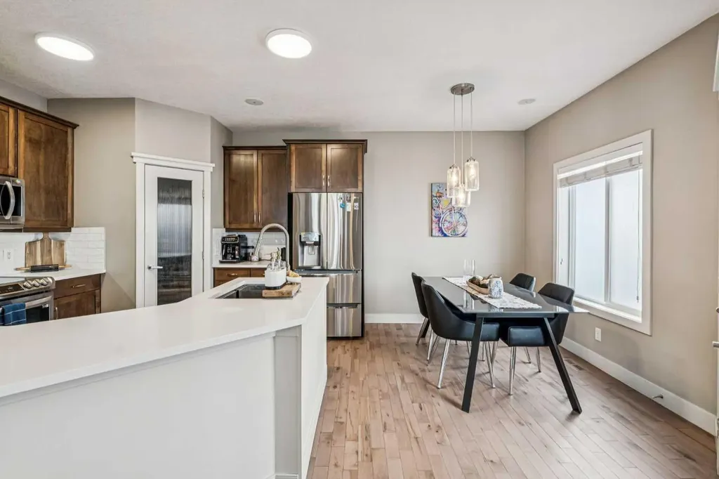 217 17 Avenue NE Calgary AB T2E1L9