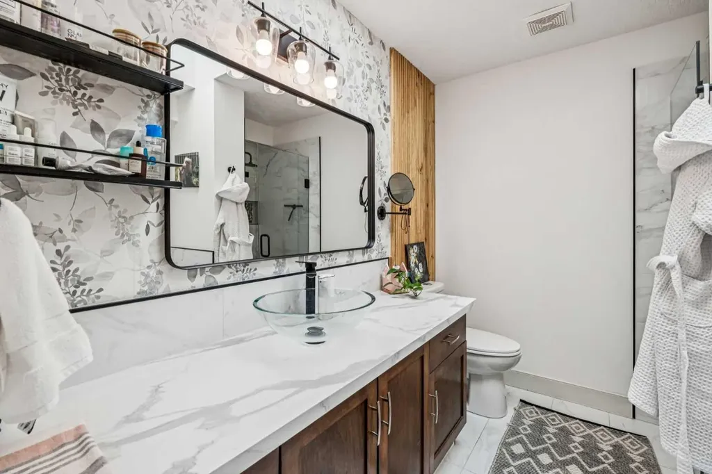 217 17 Avenue NE Calgary AB T2E1L9