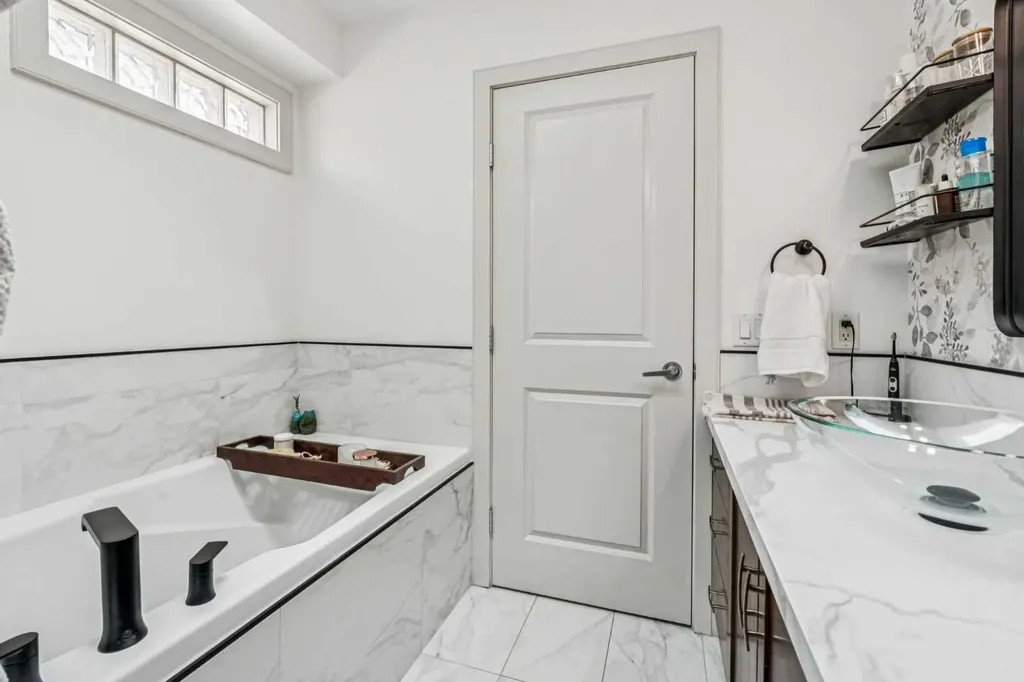 217 17 Avenue NE Calgary AB T2E1L9