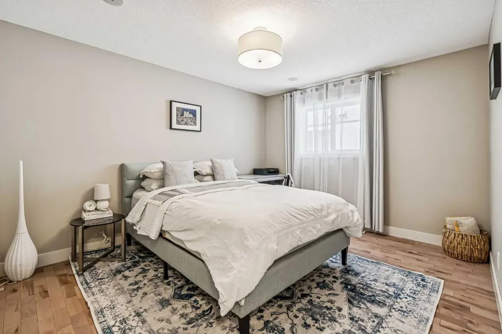 217 17 Avenue NE Calgary AB T2E1L9