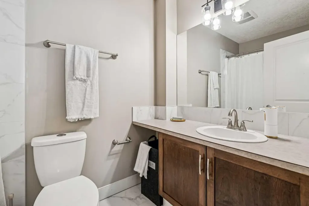 217 17 Avenue NE Calgary AB T2E1L9