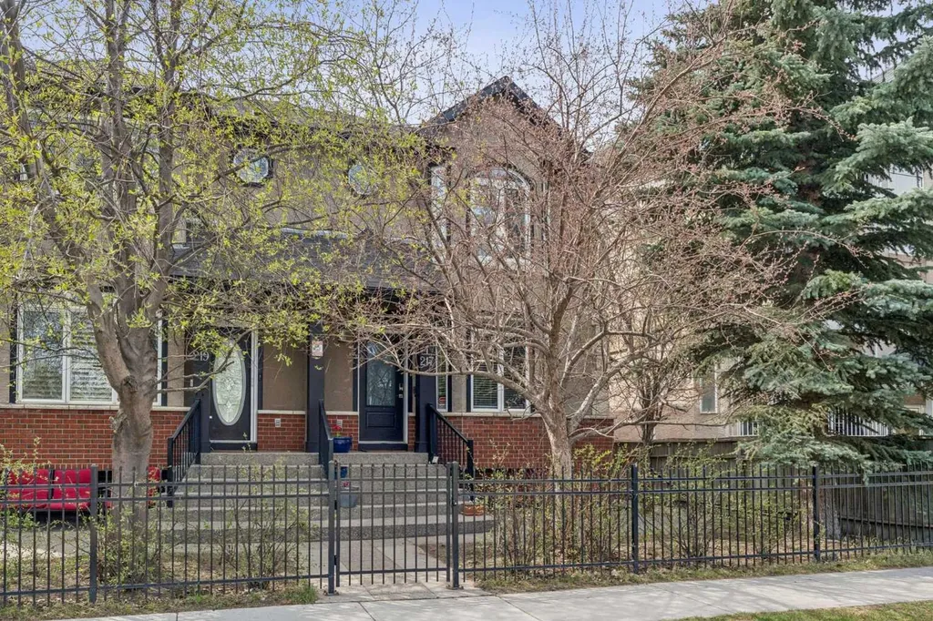 217 17 Avenue NE Calgary AB T2E1L9