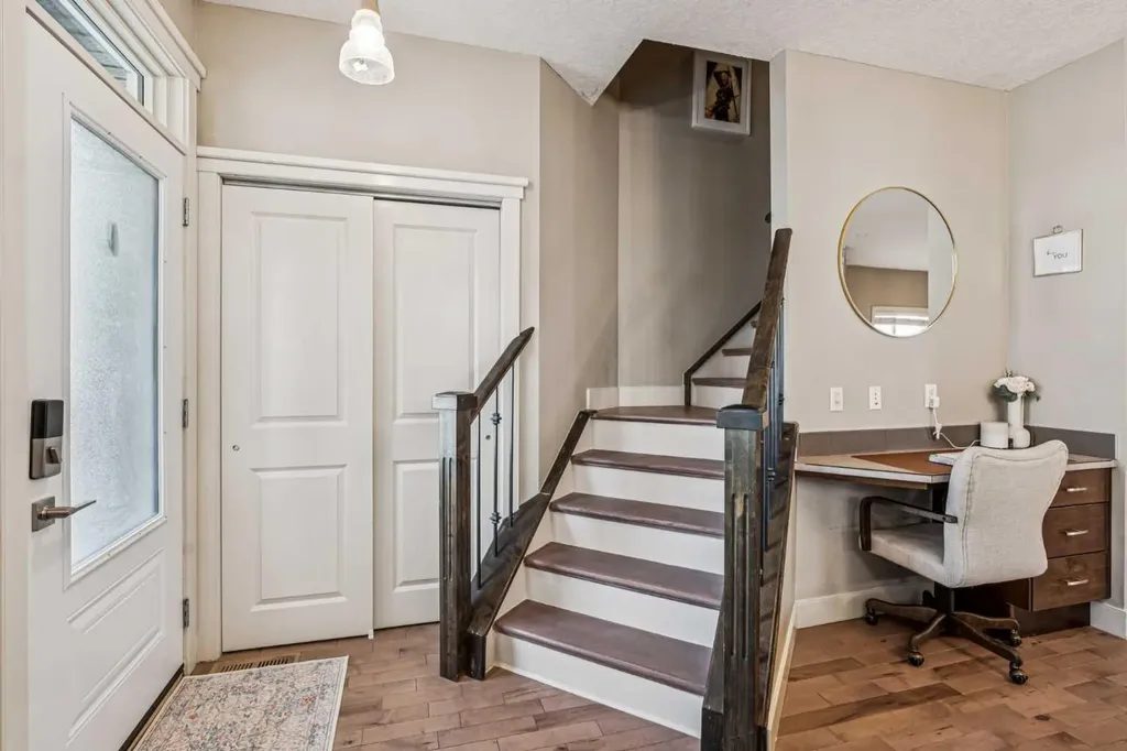 217 17 Avenue NE Calgary AB T2E1L9