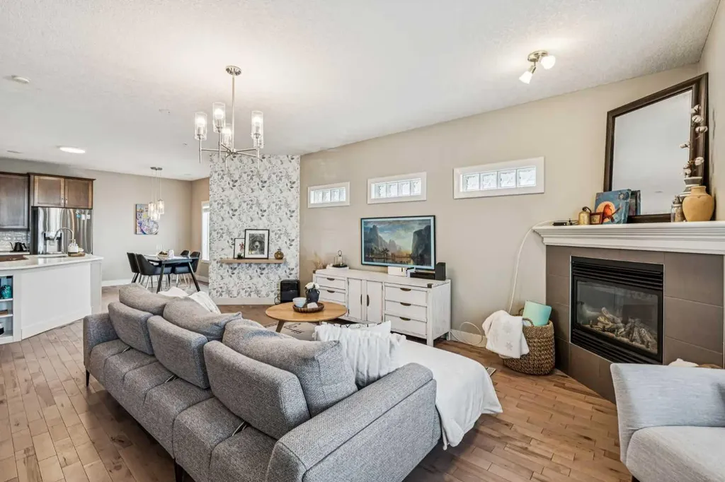217 17 Avenue NE Calgary AB T2E1L9