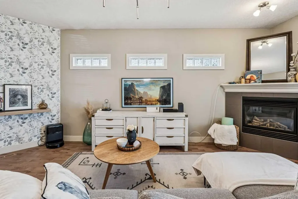 217 17 Avenue NE Calgary AB T2E1L9